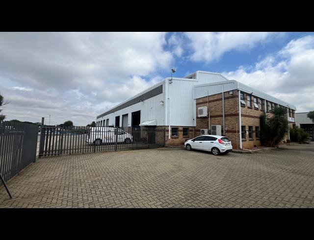 1,700M² WAREHOUSE TO LET IN SPARTAN